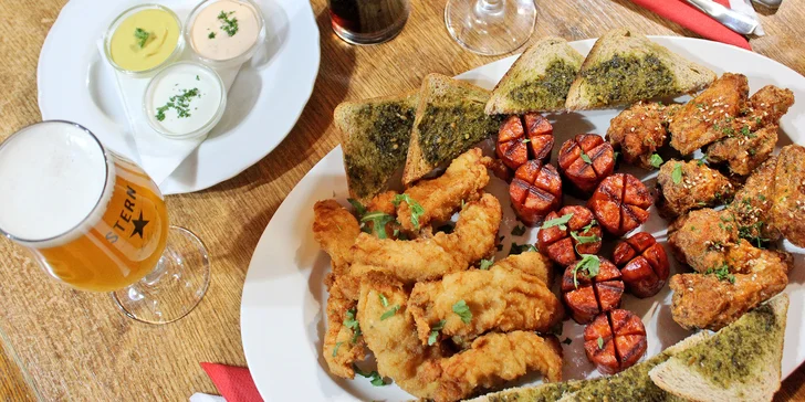 Plato masa pro 2–6 osob i s degustací piv: řízečky, křidýlka a klobásy, na zapití třeba Guiness