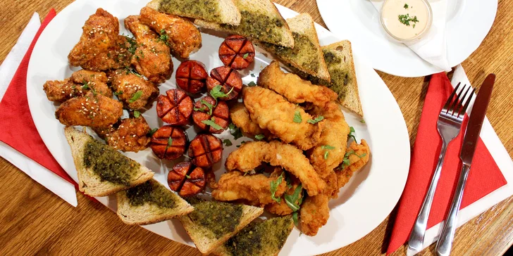Plato masa pro 2–6 osob i s degustací piv: řízečky, křidýlka a klobásy, na zapití třeba Guiness