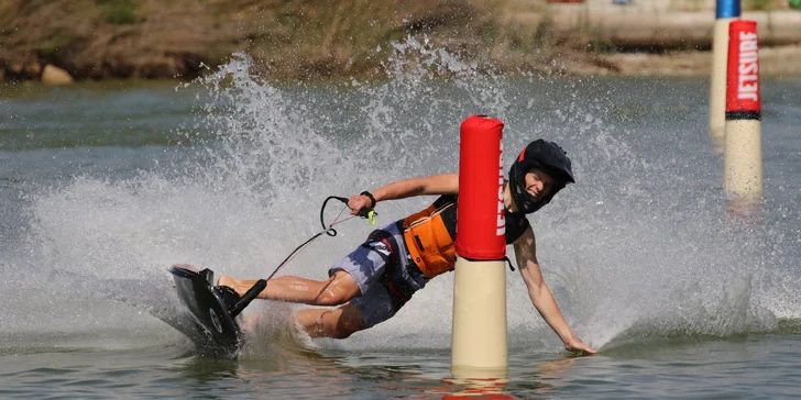 Rozjeďte to na motorovém surfu: 1 až 10 hodin jetsurfingu ve Valticích