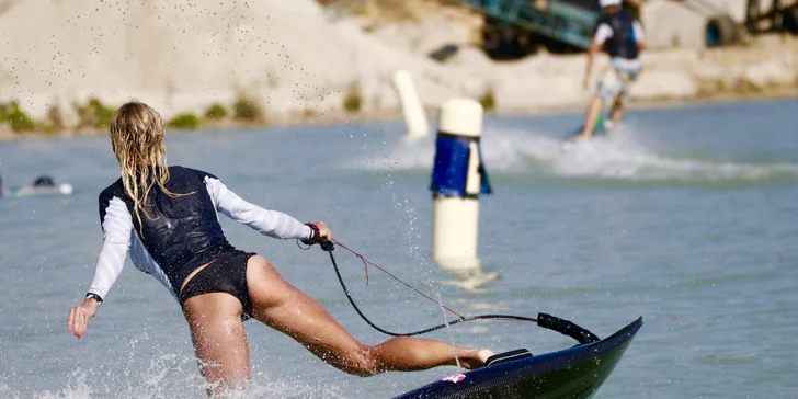 Rozjeďte to na motorovém surfu: 1 až 10 hodin jetsurfingu ve Valticích