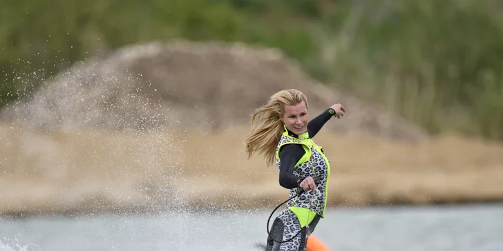 Rozjeďte to na motorovém surfu: 1 až 10 hodin jetsurfingu ve Valticích