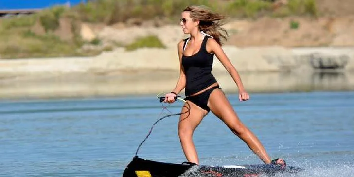 Rozjeďte to na motorovém surfu: 1 až 10 hodin jetsurfingu ve Valticích