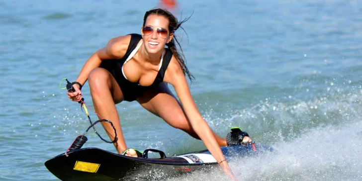 Rozjeďte to na motorovém surfu: 1 až 10 hodin jetsurfingu ve Valticích