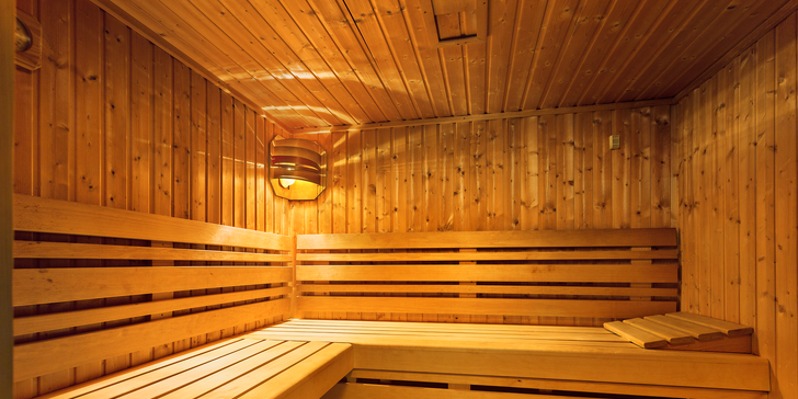 Masáž a privátní wellness pro 2: vířivka, sauny, pára, zážitkové sprchy i sekt