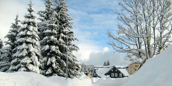 Pobyt v Harrachově pro dva s polopenzí: termíny pro lyžaře i turisty