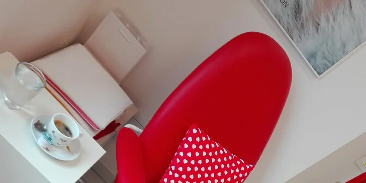 Kompletní mokrá pedikúra s lakováním pro krásné a zdravé nohy