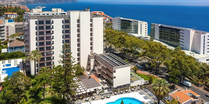 Dovolená na Madeiře: letenka a 4* hotel ve Funchalu se snídaní a bazénem
