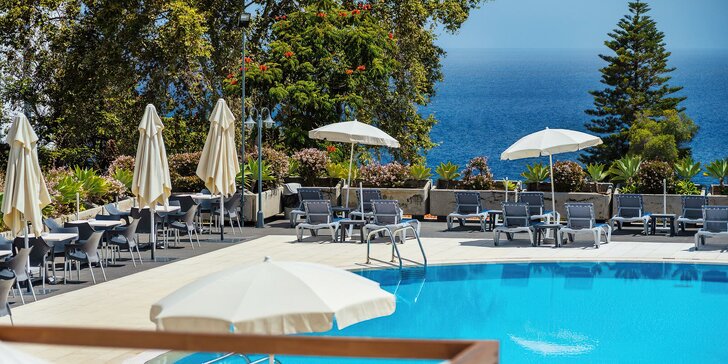 Dovolená na Madeiře: letenka a 4* hotel ve Funchalu se snídaní a bazénem