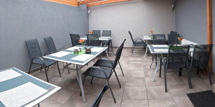 Burger s trhaným vepřovým a hranolky i nápojem pro 1 či 2 osoby