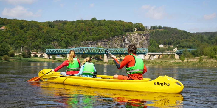 Výletujte aktivně: tandemové kolo, raft, kanoe, koloběžky, via ferrata i paddleboardy