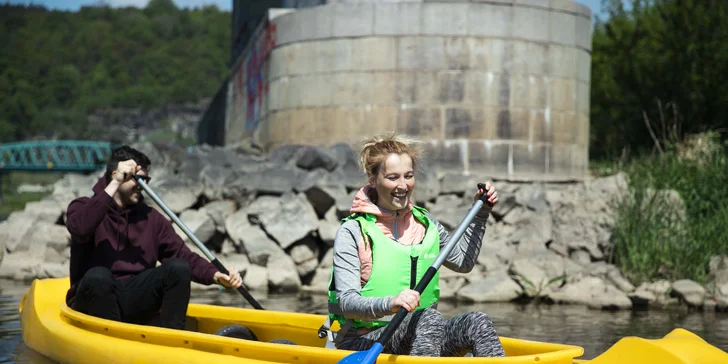Výletujte aktivně: tandemové kolo, raft, kanoe, koloběžky, via ferrata i paddleboardy