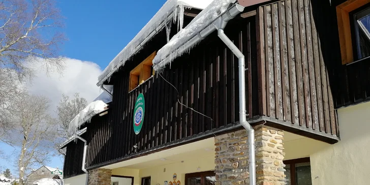 Pobyt na Šumavě: zapůjčení běžek na celou dobu pobytu, polopenze, výlety