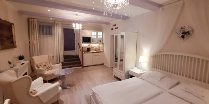 Romantický pobyt v kouzelné Praze se snídaní, sektem a privátním wellness na pokoji