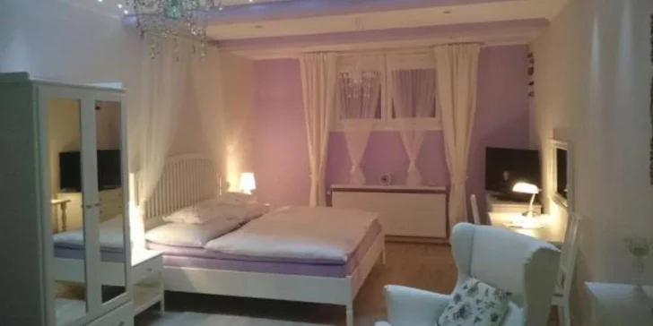 Romantický pobyt v Praze se snídaní, sektem a vířivkou i saunou na pokoji