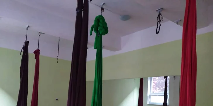 Jednorázový vstup i permanentka na lekce taneční a vzdušné akrobacie nebo jógy