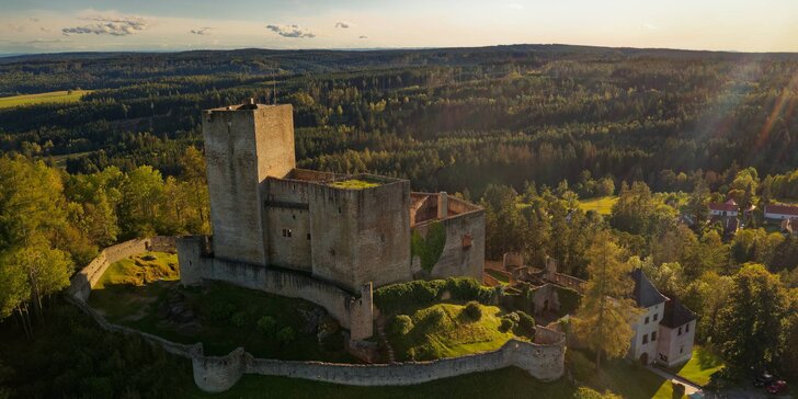 Pobyt v České Kanadě s polopenzí pro dva i rodinu přímo u hradu Landštejn