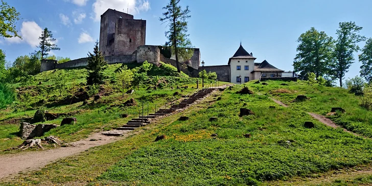 Aktivní odpočinek s polopenzí a vstupem do bazénu přímo u hradu Landštejn