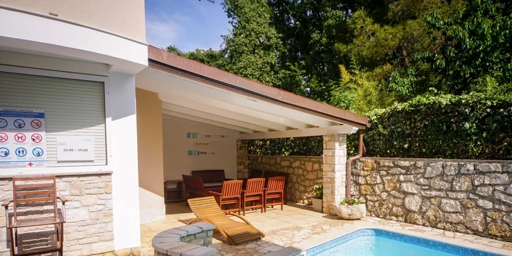 Dovolená na Istrii až pro 5 osob: pokoj či apartmán, bazén a 350 m na pláž