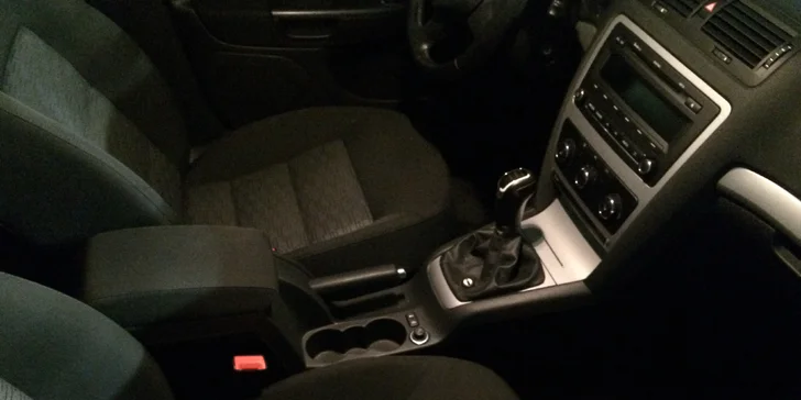 Kompletní ruční mytí vozu s tepováním sedaček v myčce Wash Cars