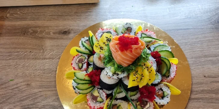 Dort z 57 nebo 62 ks sushi s rybami i avokádem v restauraci Zakup sushi