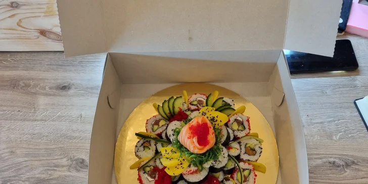 Dort z 57 nebo 62 ks sushi s rybami i avokádem v restauraci Zakup sushi
