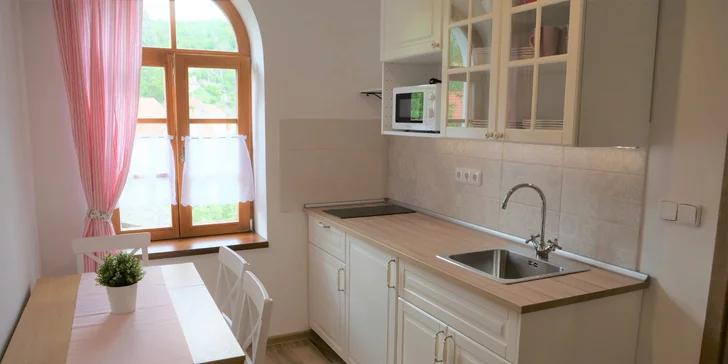 Rodinná dovolená na jižní Moravě: snídaně nebo polopenze i privátní wellness pro 4 osoby