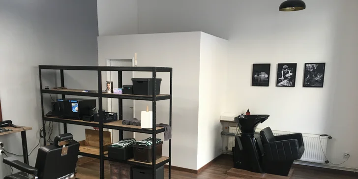Senior barber péče pro muže: klasický střih, úprava vousů i hot towel