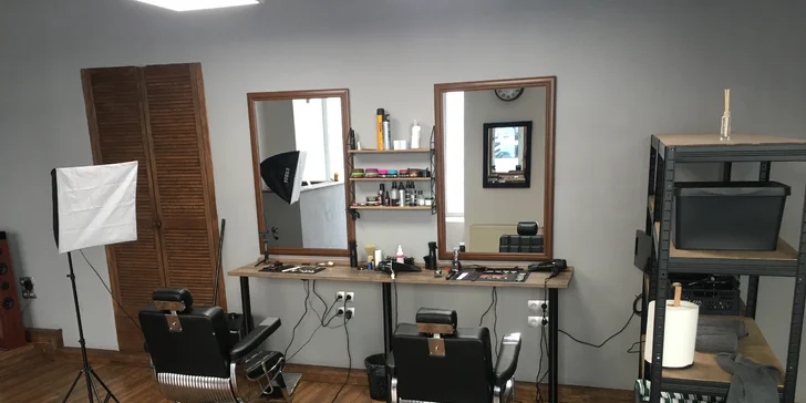 Senior barber péče pro muže: klasický střih, úprava vousů i hot towel