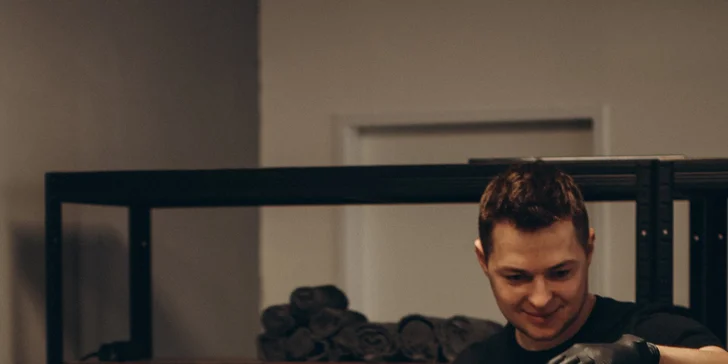 Senior barber péče pro muže: klasický střih, úprava vousů i hot towel