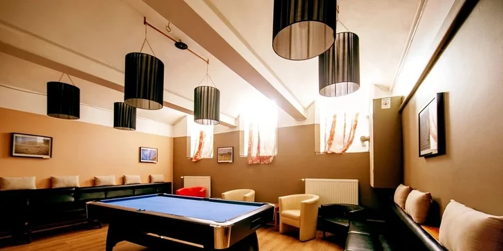 4 potěšení v jednom: Privátní wellness, suchá masáž, pizza a billiard pro 2