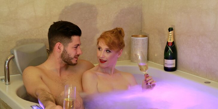 Majestátní relaxace pro dva: sauna a vířivka či vinná koupel i s láhví vína