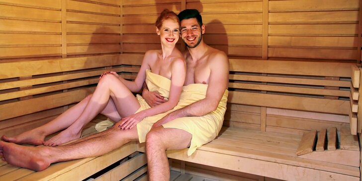 Relaxace pro dva: sauna a vířivka či vinná koupel i s láhví vína a tapas