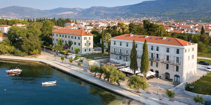 Dovolená v letovisku Kaštela nedaleko Splitu: 3* hotel přímo u pláže a se snídaní
