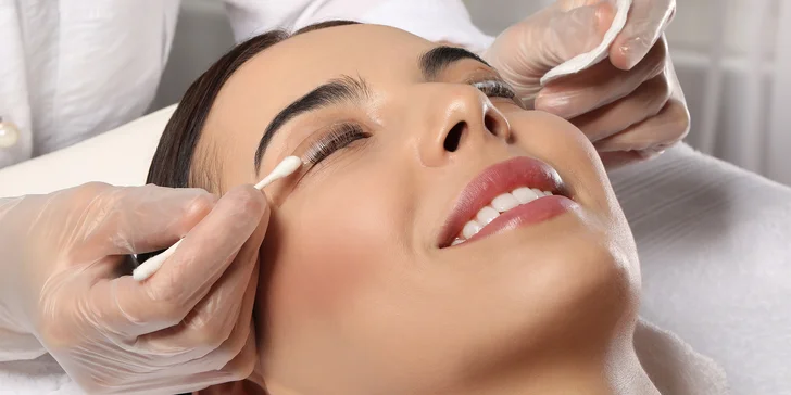 Pro svůdný pohled: lash lifting, barvení řas i barvení a úprava obočí