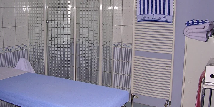 Kosmetické ošetření pro krásnou pleť: vitamínový koktejl s kyselinou hyaluronovou