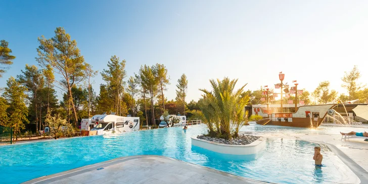 Dovolená v Poreči: 5* kemp s bazény, mobilní domky nebo glamping až pro 6 osob, 800 m od pláže