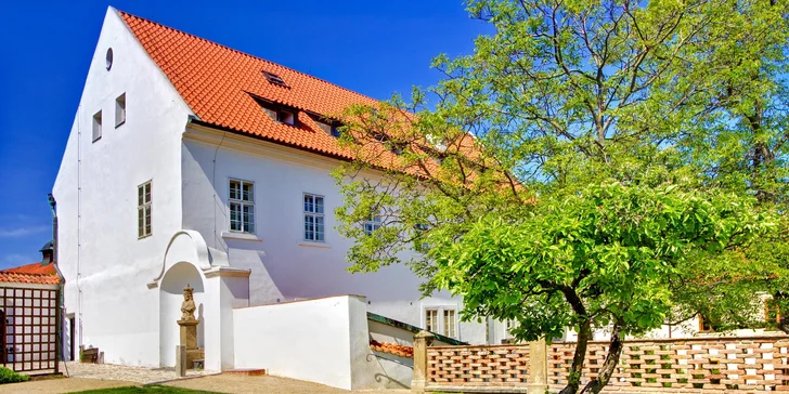 Romantický pobyt v Praze na Hradčanech: hotel v zahradě Strahovského kláštera se snídaní