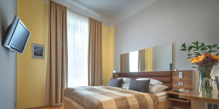 Romantický pobyt v Praze na Hradčanech: hotel v zahradě Strahovského kláštera se snídaní