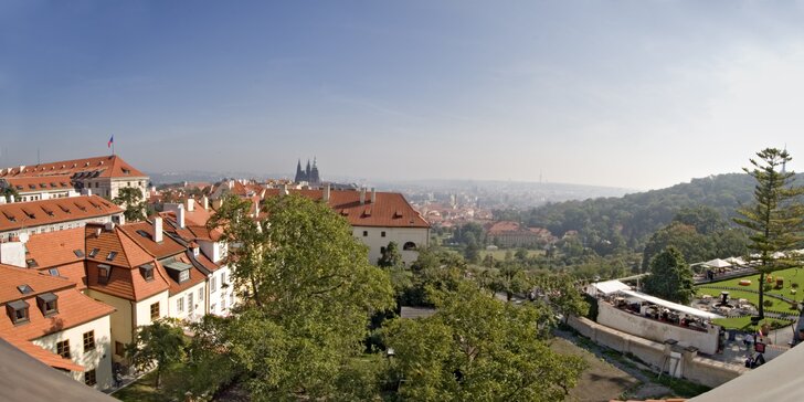 Romantický pobyt v Praze na Hradčanech: hotel v zahradě Strahovského kláštera se snídaní