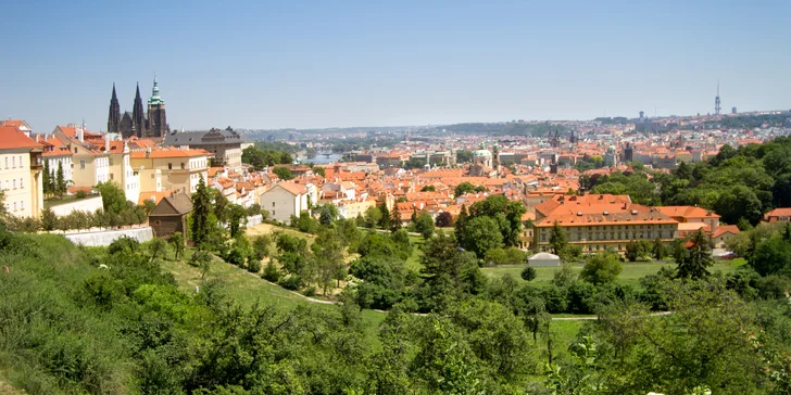Romantický pobyt v Praze na Hradčanech: hotel v zahradě Strahovského kláštera se snídaní