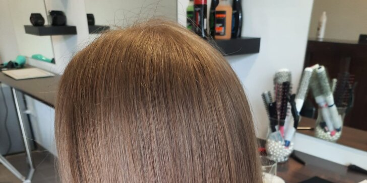 Straightening: permanentní narovnání vlasů s hydratačním a anti-frizz účinkem