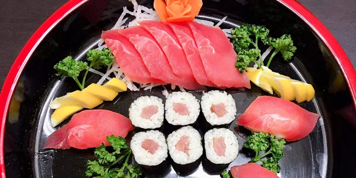 Nabité sushi sety: 24–80 kousků třeba i s polévkou, salátem nebo minizávitky