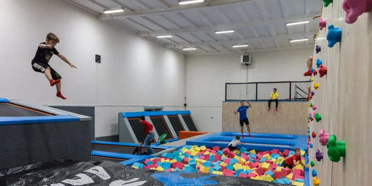 Pojďte si zaskákat: hodinové vstupy a permanentky do nové jump arény
