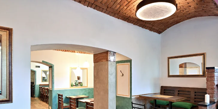 1 či 2 pizzy v italské rodinné restauraci: průměr 33 cm, výběr z 17 druhů