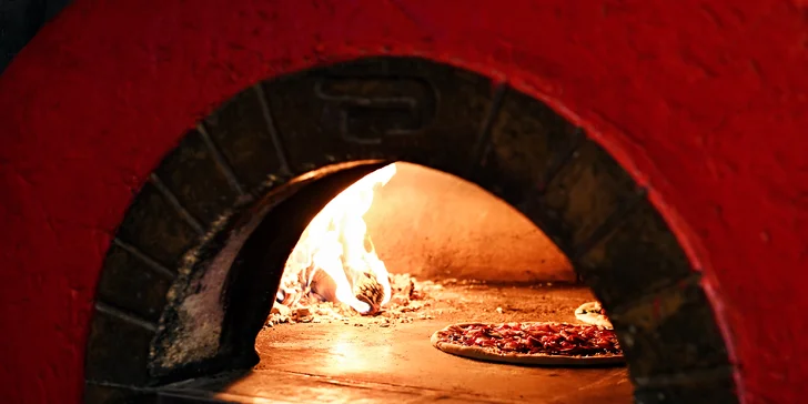 1 či 2 pizzy v italské rodinné restauraci: průměr 33 cm, výběr z 17 druhů