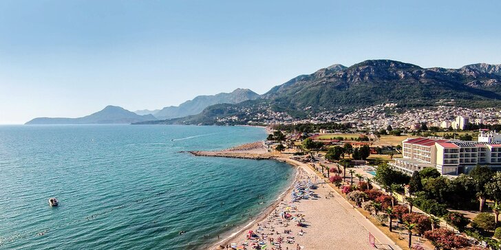 Černá Hora: polopenze, odvoz minibusem na soukromou pláž, neomezený vstup do sauny i fitka