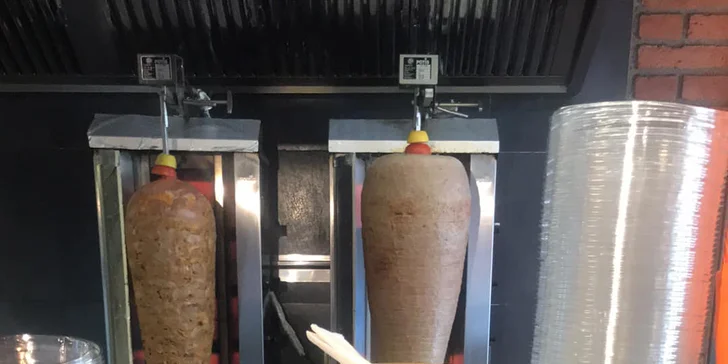 Kebab s hranolkami nebo v tortille i nápoj s sebou pro 1 nebo 2 osoby