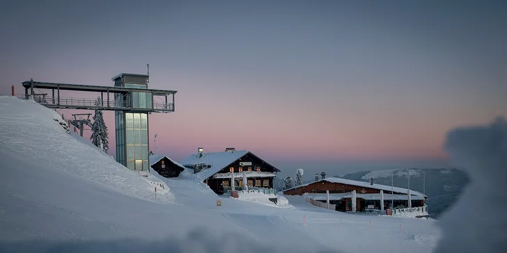 Užijte si jaro na Šumavě: bufetové snídaně a pěší turistika