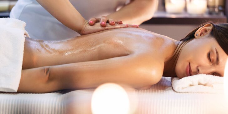 Uklidňující ájurvédská masáž pro odbourání stresu v délce 60 minut, salon v Křižíkově ulici