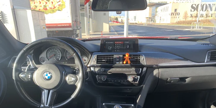 BMW M3 Competition: spolujízda i řízení na letištní dráze